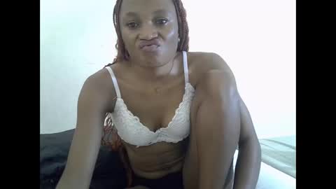 Snapshot of sexypetite4 chatting on 22, 9, 2025 SHARON online show from 22, 9, 2025