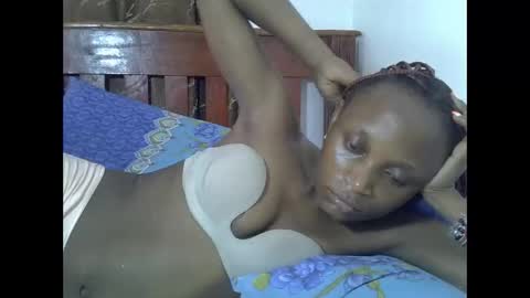 Snapshot of sexypetite4 chatting on 19, 3, 2026 SHARON online show from 19, 3, 2026