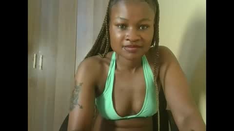 queenivy online show from 26, 11, 2025