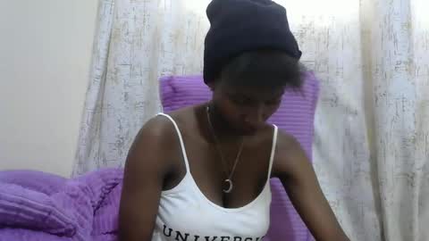 Snapshot of sexytinyy chatting on 17, 12, 2025 maria online show from 17, 12, 2025