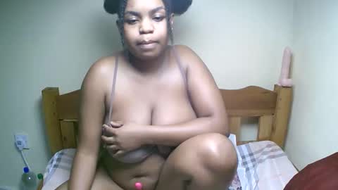 Snapshot of sexyyred_ chatting on 5, 5, 2026 sexyyred_ online show from 5, 5, 2026