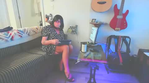 Snapshot of sgteto chatting on 4, 3, 2025 CD Jeanne online show from 4, 3, 2025