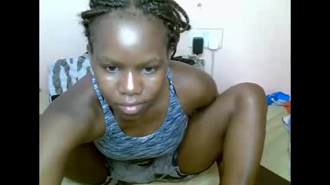 Snapshot of shaa_loon chatting on 18, 10, 2025 shaa_loon online show from 18, 10, 2025