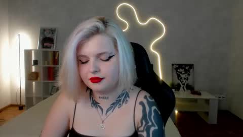 Snapshot of shadow__purr chatting on 9, 11, 2025 Lana online show from 9, 11, 2025