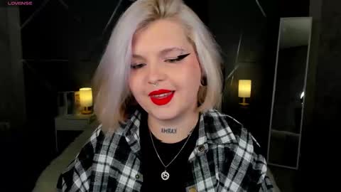 Snapshot of shadow__purr chatting on 10, 11, 2025 Lana online show from 10, 11, 2025