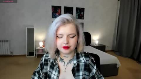 Snapshot of shadow__purr chatting on 12, 11, 2025 Lana online show from 12, 11, 2025