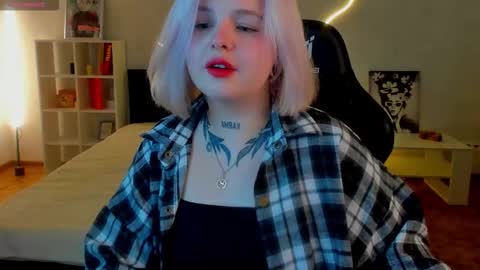 Snapshot of shadow__purr chatting on 22, 11, 2025 Lana online show from 22, 11, 2025