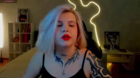 Snapshot of shadow__purr chatting on 24, 11, 2025 Lana online show from 24, 11, 2025