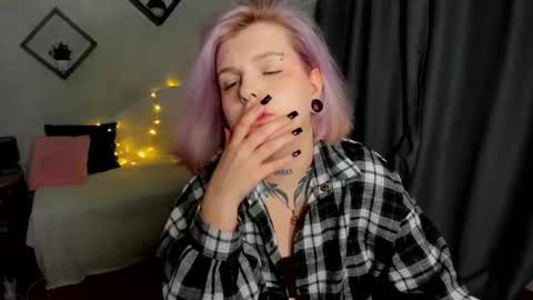 Snapshot of shadow__purr chatting on 28, 11, 2025 Lana online show from 28, 11, 2025