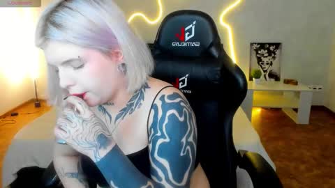 Snapshot of shadow__purr chatting on 1, 12, 2025 Lana online show from 1, 12, 2025