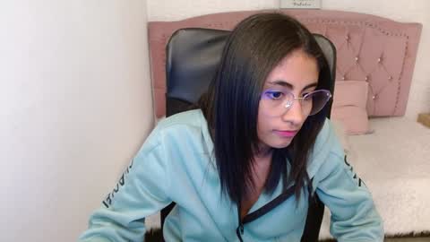 Snapshot of shaneelle chatting on 1, 2, 2025 shanelle online show from 1, 2, 2025