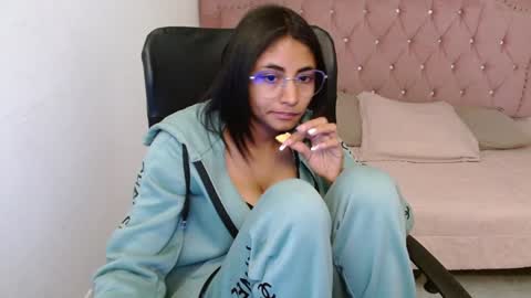 Snapshot of shaneelle chatting on 8, 2, 2025 shanelle online show from 8, 2, 2025