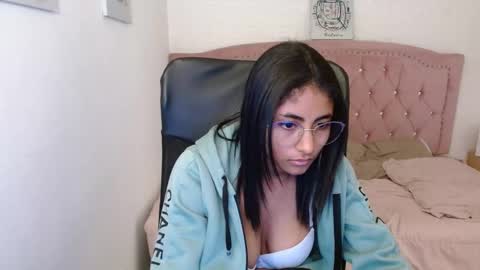 Snapshot of shaneelle chatting on 4, 3, 2025 shanelle online show from 4, 3, 2025