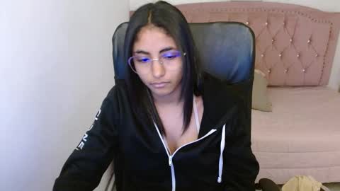 Snapshot of shaneelle chatting on 12, 3, 2025 shanelle online show from 12, 3, 2025