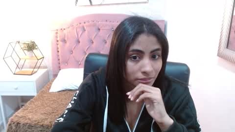 Snapshot of shaneelle chatting on 18, 10, 2025 shanelle online show from 18, 10, 2025