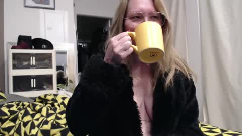 Shannon07 online show from 9, 3, 2025