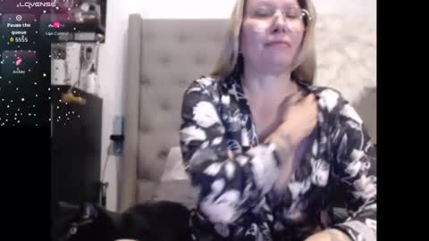 Shannon07 online show from 11, 9, 2025