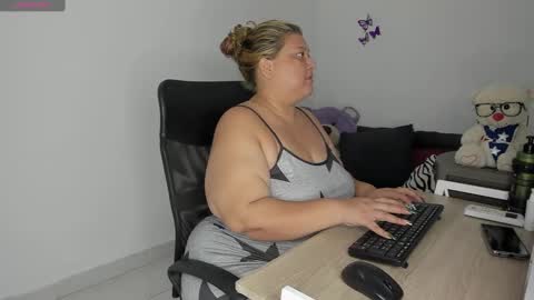 Snapshot of shannonbbw chatting on 17, 12, 2024 SHANNONBBW online show from 17, 12, 2024