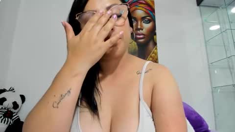 Snapshot of shantall_8 chatting on 13, 2, 2025 karol online show from 13, 2, 2025