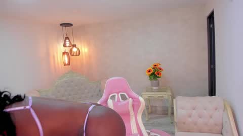 ShantallKnowles online show from 25, 2, 2026