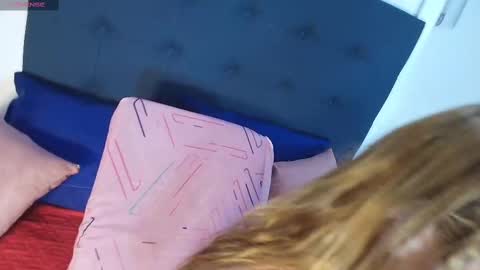 shantallvegga1 online show from 3, 10, 2025