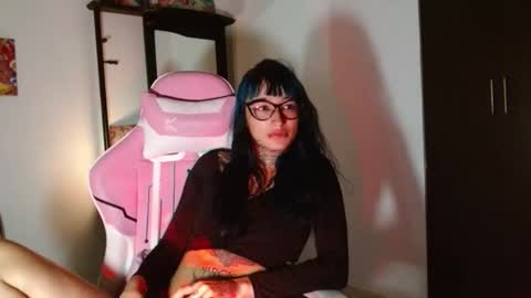 Snapshot of sharaross1 chatting on 18, 10, 2025 sharaross1 online show from 18, 10, 2025