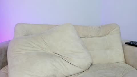 Hi fiends ---- I usually start online from Monday to Friday from 1000 am Saturdays and Sundays at 600 am Colombia time online show from 7, 1, 2025