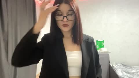 Snapshot of shawndanavin chatting on 17, 10, 2025 May online show from 17, 10, 2025