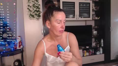 Snapshot of sheilaryan chatting on 5, 12, 2025 Sheila GMT 2 Tuesday Wednesday Friday Saturday Sunday- 8 5 online show from 5, 12, 2025