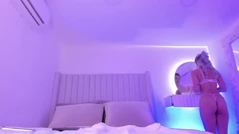 shelynna_azzul online show from 10, 3, 2025