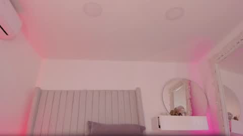 shelynna_azzul online show from 4, 6, 2026