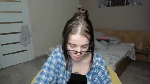 ShelyMoon online show from 6, 1, 2025