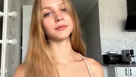 Snapshot of shemikaneugin chatting on 16, 6, 2026 Kiki online show from 16, 6, 2026