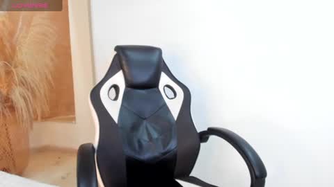 shenielxxx online show from 1, 3, 2025