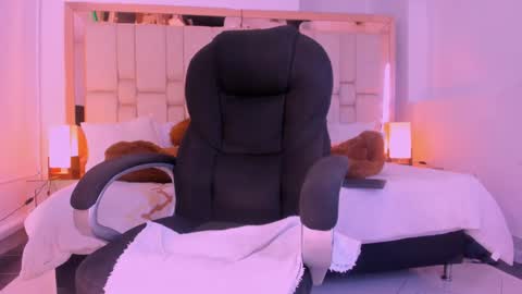 Sheyla Bakerr  online show from 15, 1, 2025