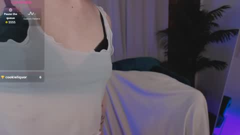 Snapshot of shine_vivi chatting on 7, 4, 2026 Vivi online show from 7, 4, 2026