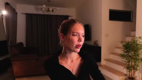 Snapshot of shiningstarrr chatting on 29, 7, 2026 Nika online show from 29, 7, 2026