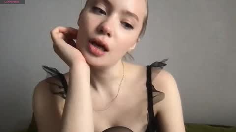shiny_bunny1 online show from 13, 3, 2026