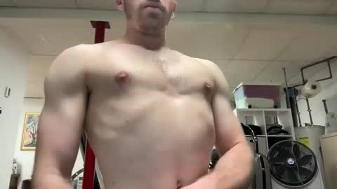 shirtlesshunk15 online show from 9, 6, 2026