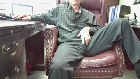 nikolas send dm for an appointment online show from 29, 10, 2025