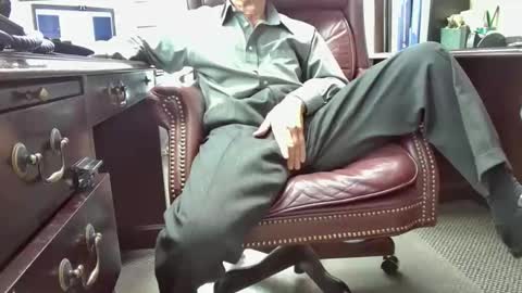 nikolas send dm for an appointment online show from 20, 11, 2025