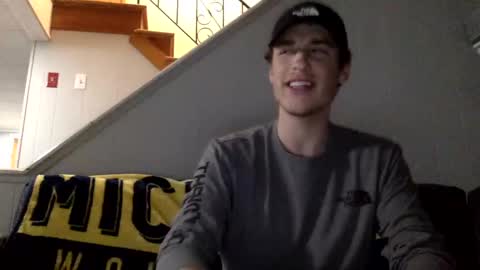 Snapshot of shortiesn40s chatting on 19, 11, 2025 shortiesn40s online show from 19, 11, 2025