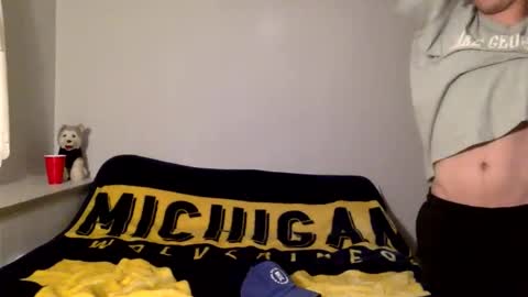 shortiesn40s online show from 9, 4, 2026