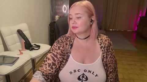 Snapshot of showmebbw chatting on 23, 11, 2025 Mimi online show from 23, 11, 2025