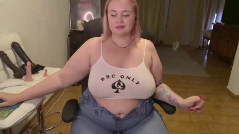 Snapshot of showmebbw chatting on 2, 12, 2025 Mimi online show from 2, 12, 2025