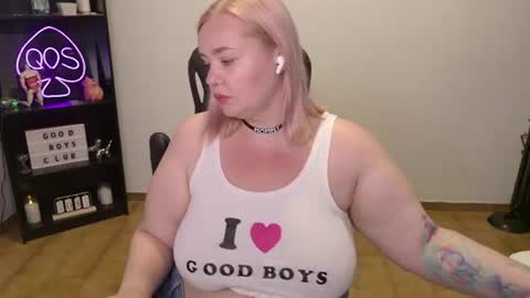 Snapshot of showmebbw chatting on 8, 6, 2026 Mimi online show from 8, 6, 2026