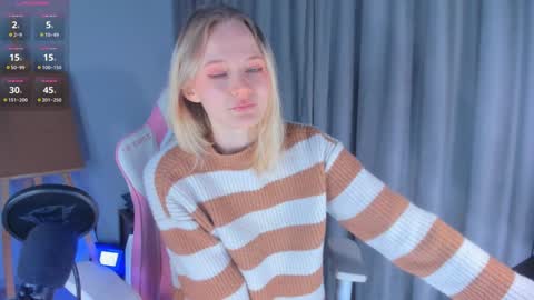 Snapshot of showmejenny chatting on 12, 1, 2025 jennywoody online show from 12, 1, 2025