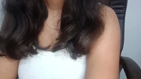 Snapshot of shreya_0 chatting on 16, 12, 2025 shreya_0 online show from 16, 12, 2025