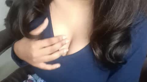 Snapshot of shreya_0 chatting on 21, 12, 2025 shreya_0 online show from 21, 12, 2025