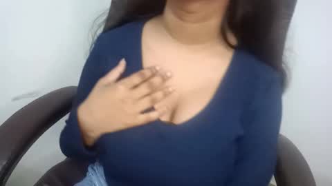 Snapshot of shreya_0 chatting on 22, 12, 2025 shreya_0 online show from 22, 12, 2025